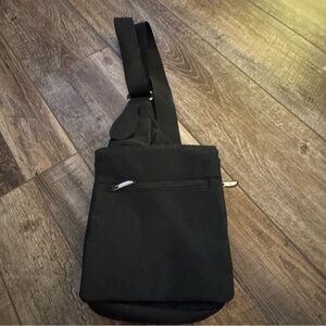 Travelon Sleek Black Messenger Bag